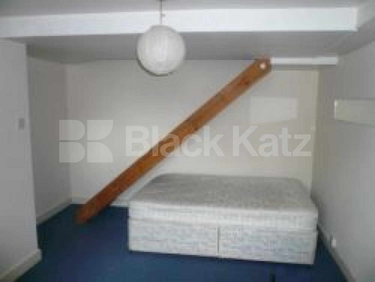 			LET!, 5 Bedroom, 1 bath, 1 reception Flat			 Muswell Hill, MUSWELL HILL